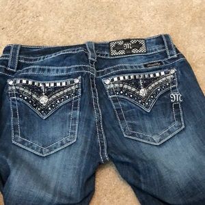Miss Me, size 27, boot cut bluejeans.
